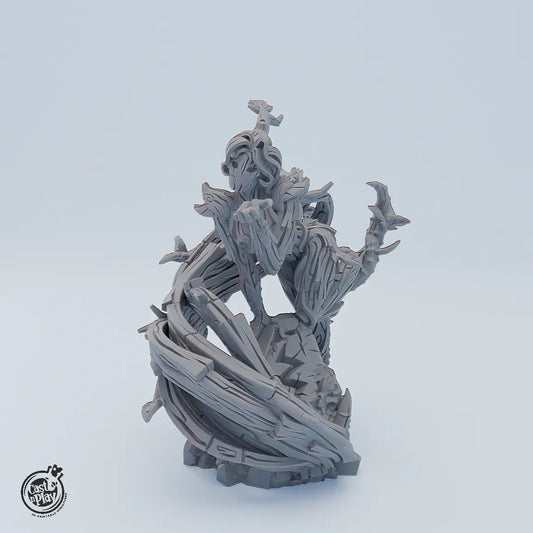 Miniaturfigur Natura – elegante Naturgöttin mit organischem Körper aus Holz und Ranken, Fantasy Resin Modell für Tabletop