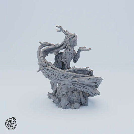 Miniaturfigur Natura – elegante Naturgöttin mit organischem Körper aus Holz und Ranken, Fantasy Resin Modell für Tabletop
